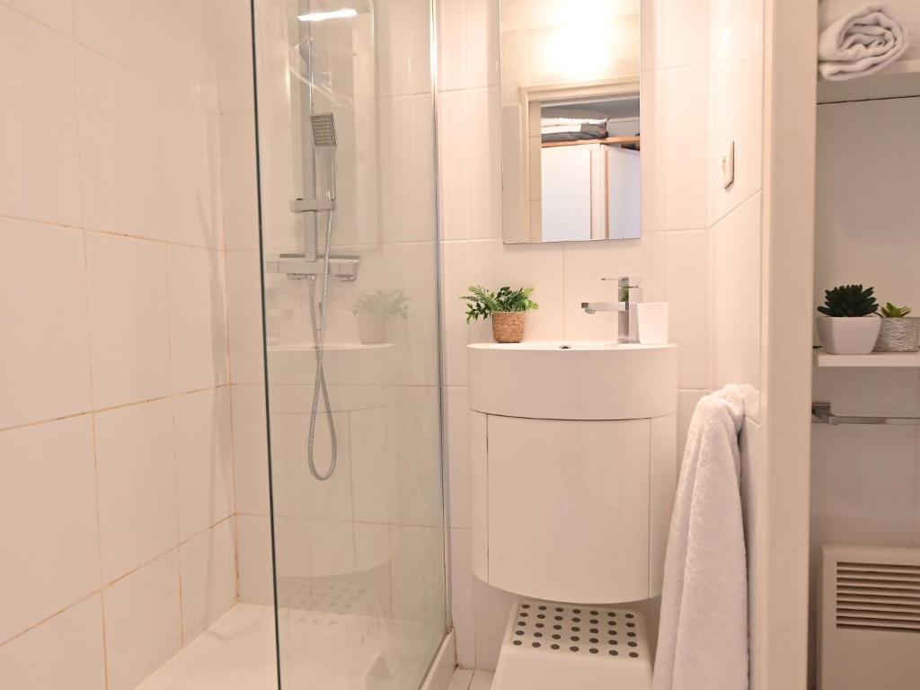 Studio Le Belvédère - R8 240 by Interhome - 5