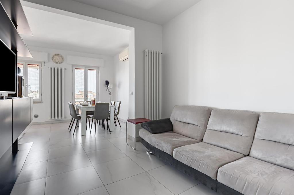 GuestHost - Bright Apartment near the Beach! - 2