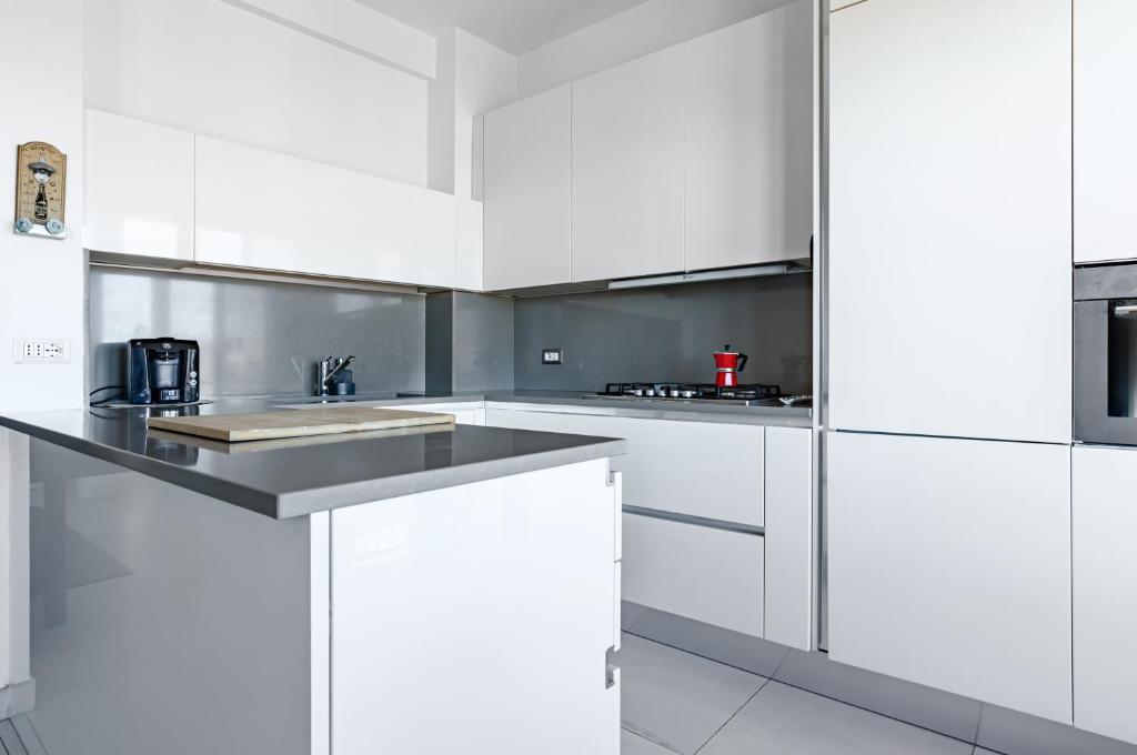 GuestHost - Bright Apartment near the Beach! - 4