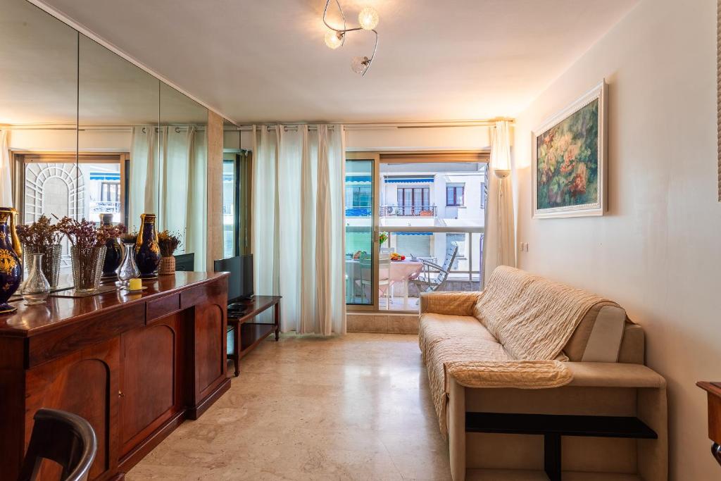 MASSENET VIEW AP4168 Nice, by Riviera Holiday Homes - 2