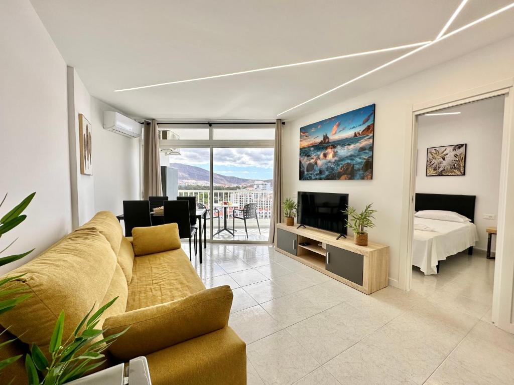 Torres de Yomely - M13E, Playa de las Americas