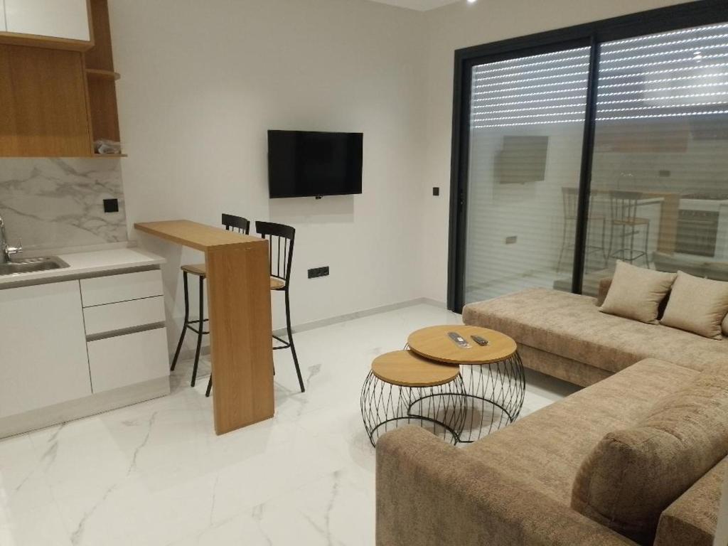 Studio pied dans l'eau, Monastir