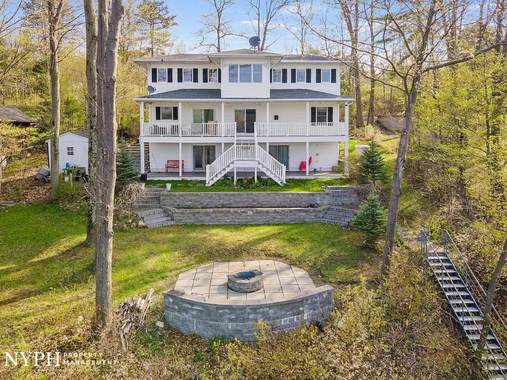 1553 Red Tail, New Hope