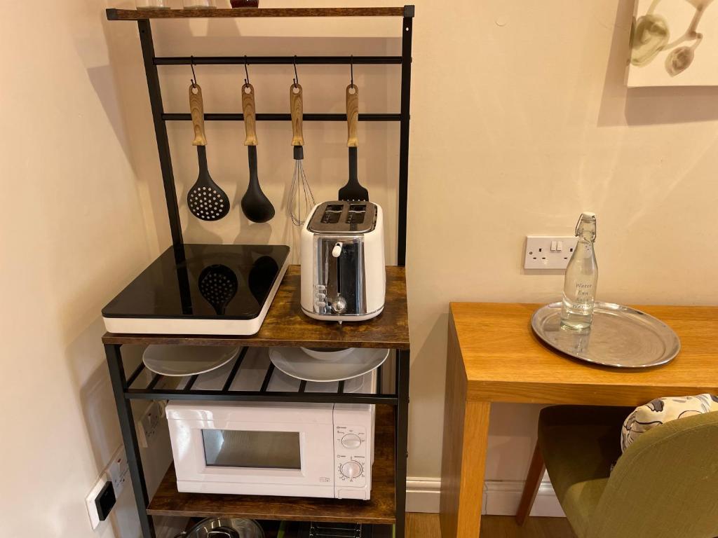 Kitchen, Clay Farm Guest House in London