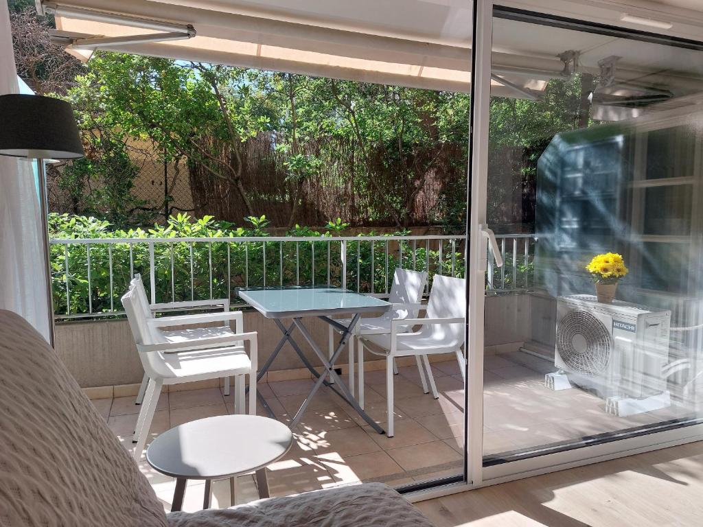 Studio Climatisé Idéal: Plage et Centre-Ville à Pied, WIFI Gratuit - FR-1-466A-51 - 1