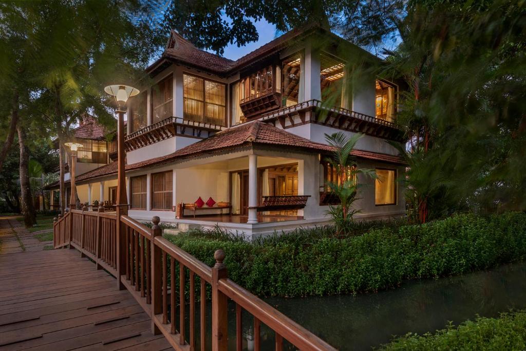 5. 쿠마라콤 레이크..