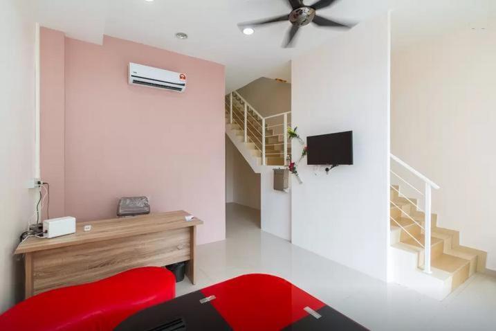 Shared lounge/TV area