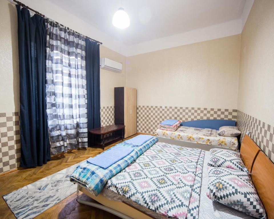 The Square - Old Flat with 2 bedrooms, 1st fl, Burgas