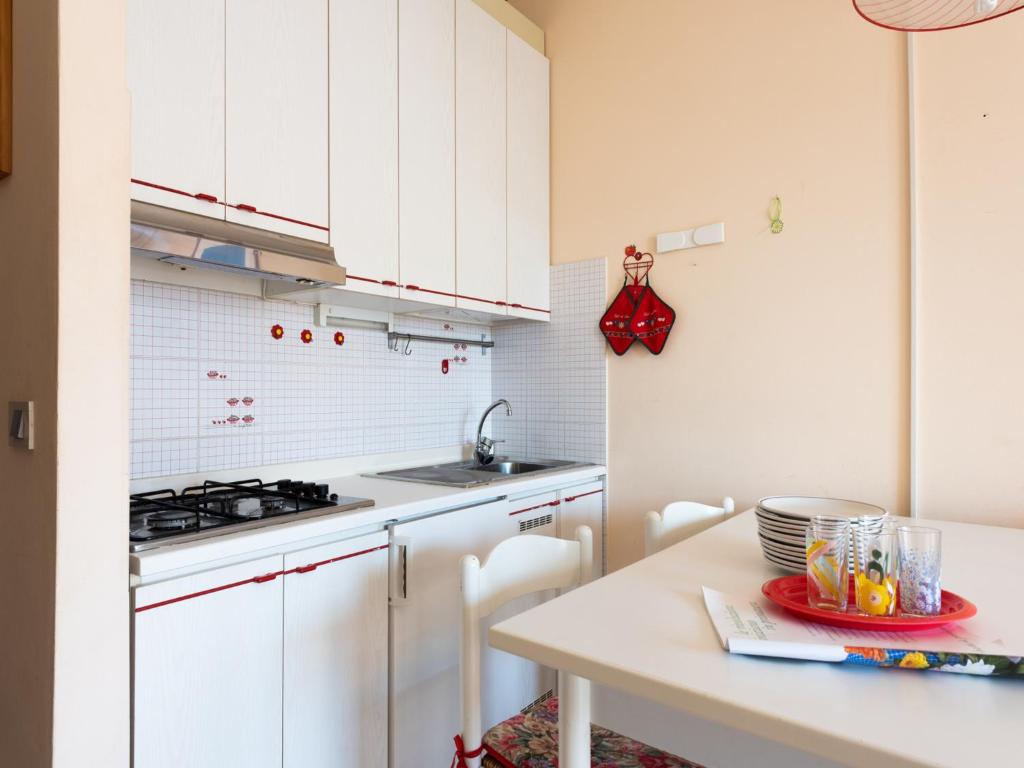 Cozy apartment with a balcony with sea side view - 2