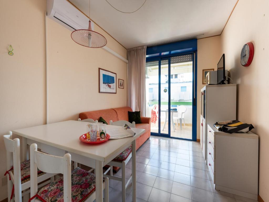 Cozy apartment with a balcony with sea side view - 4