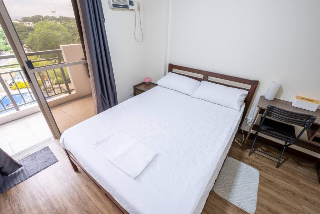 2BR Fully Air-Conditioned Staycation PLUS Free Parking, Manila