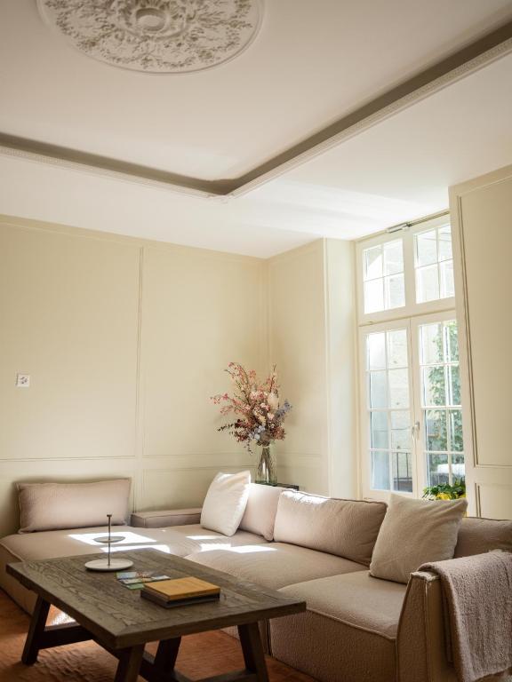 Exklusive Stadtwohnung mit Innenhofterrasse, Pool und Sauna, Bern