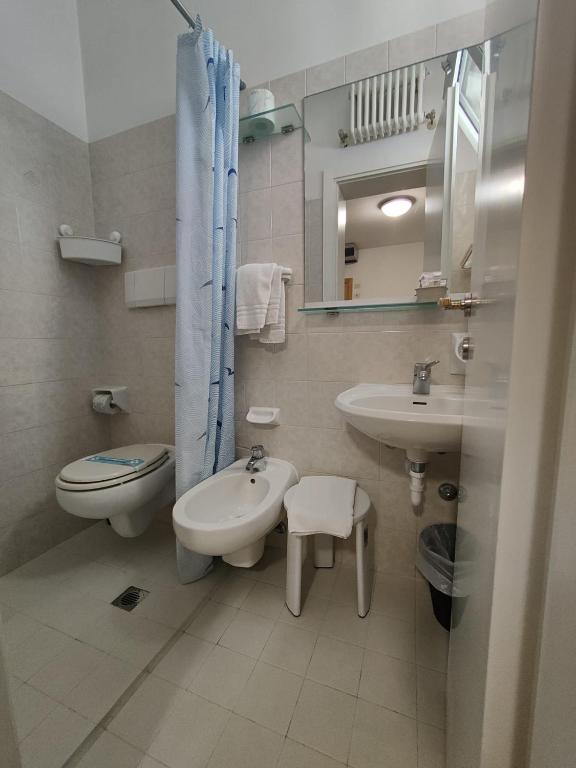 Hotel Villa Lina ANGOLO VIALE DANTE - 4