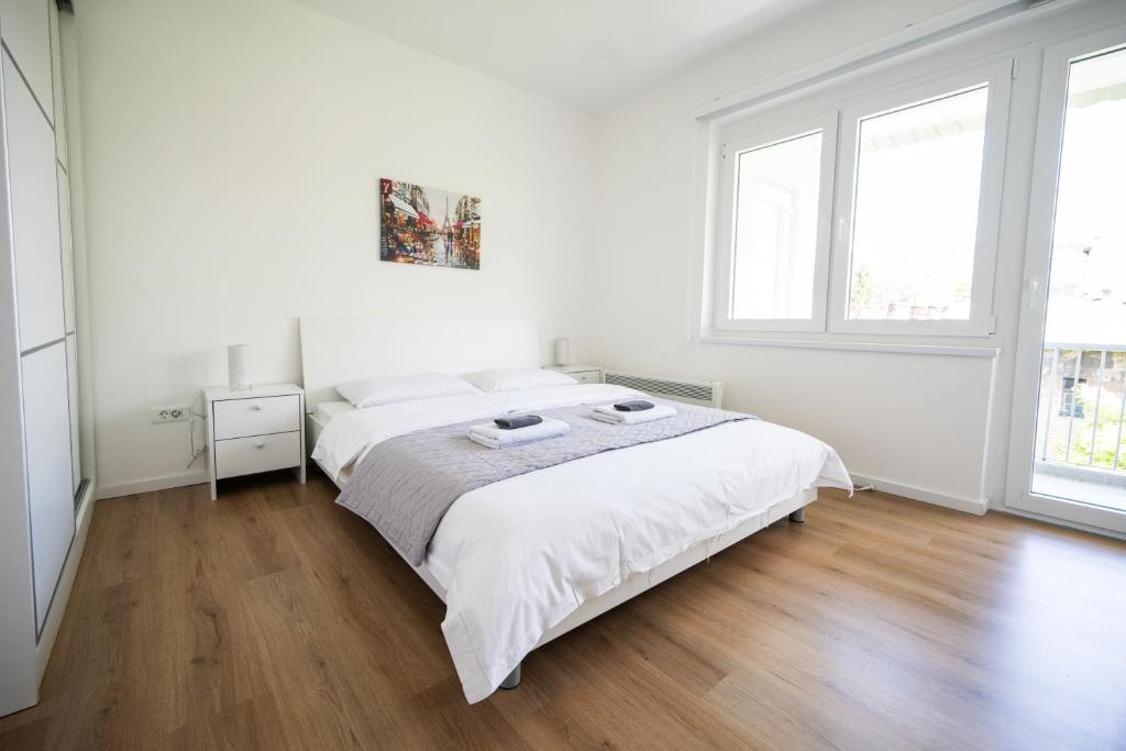 Bright 2BDR apartment with Balcony - FREE PARKING - 4