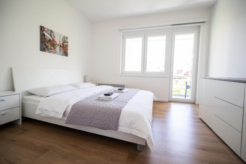 Bright 2BDR apartment with Balcony - FREE PARKING - 5