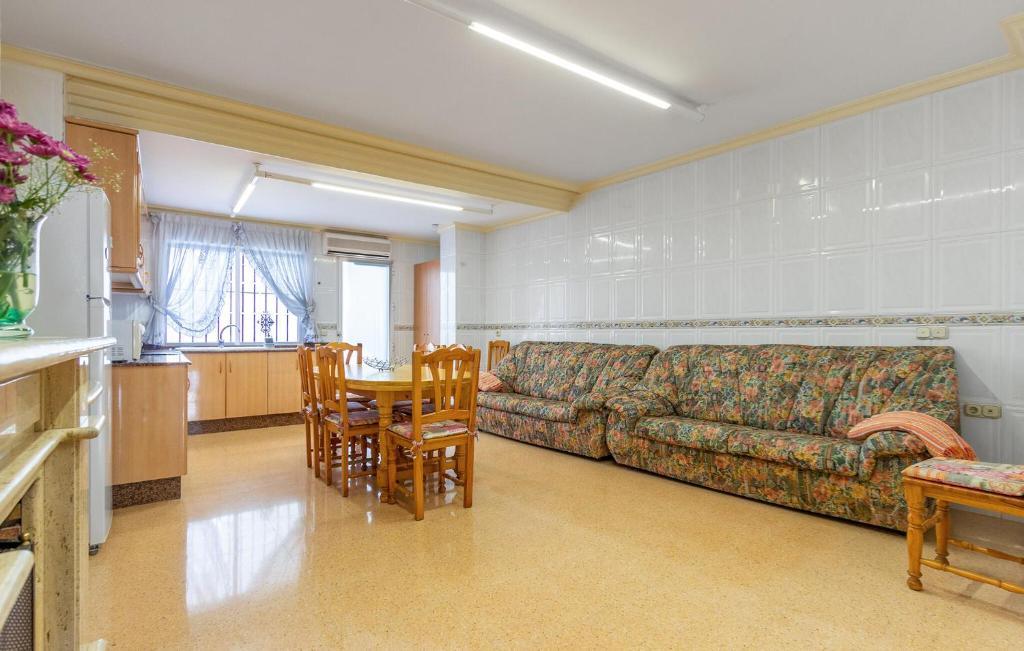 Amazing Apartment In Orihuela - 3
