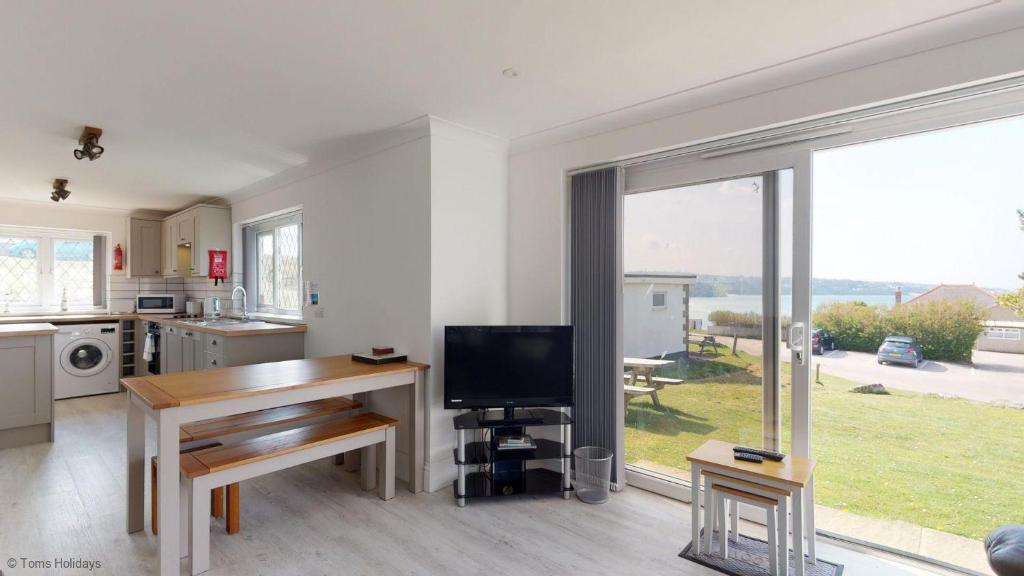 B51 Blue Bay, Riviere Towans, Hayle