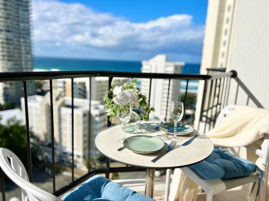 Ocean front Studio, 2beds, free WI-FI, Gold Coast