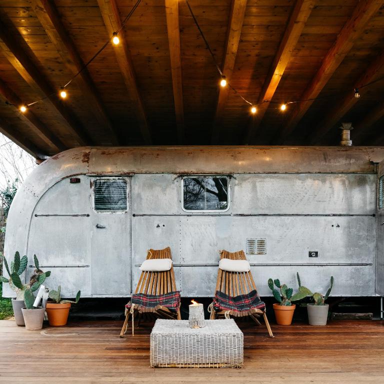 The Caravan, Hoz de Anero