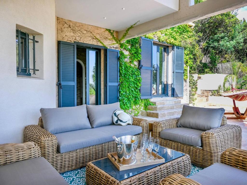Villa moderne 6 CH pour 12 avec piscine privée, clim et parking aux Issambres - FR-1-768-24 - 3