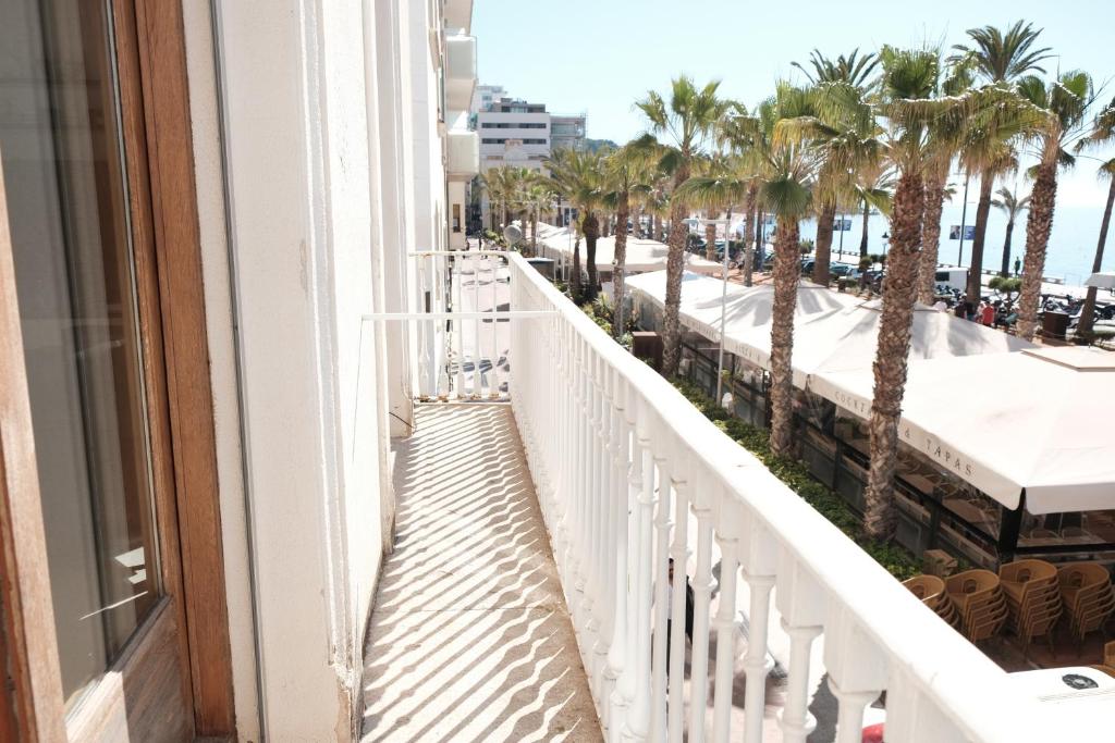 Exclusive Beachfront Haven in Costa Brava - 2