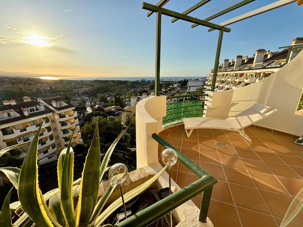 Classy flat w/ impressive VIEWS, Marbella
