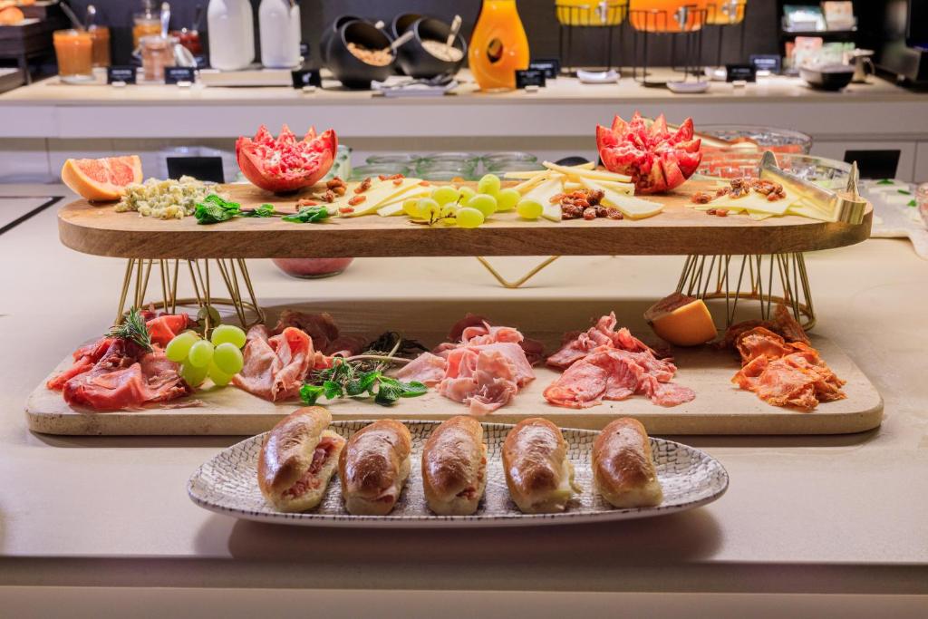 Barcelona Gran Barcino Hotel Additional