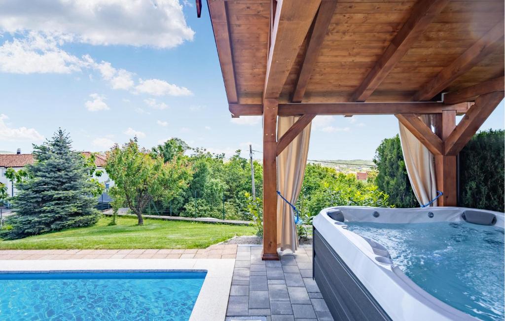 Amazing Home In Marcelji With Wifi, Marčelji