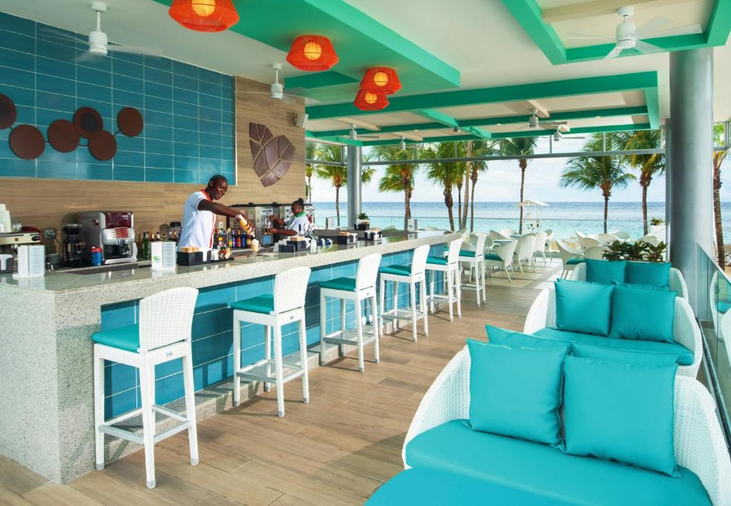 Bar/ Salón