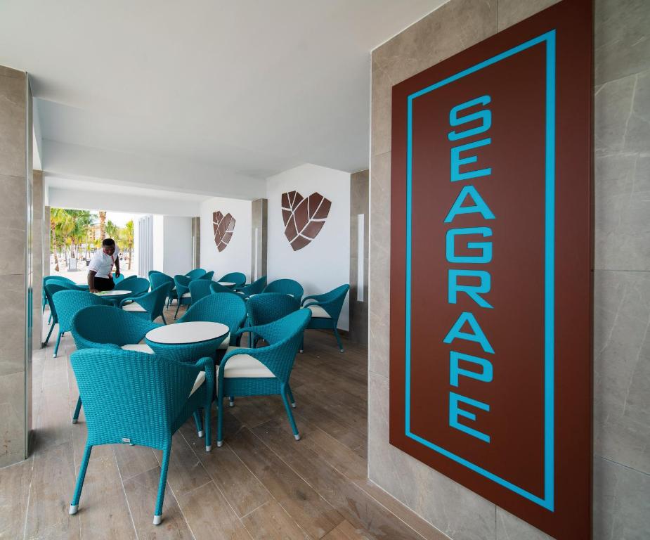Bar/ Salón