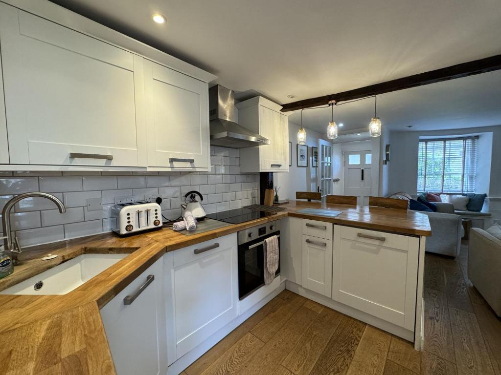 Rose Cottage - Central Dartmouth - photo 3