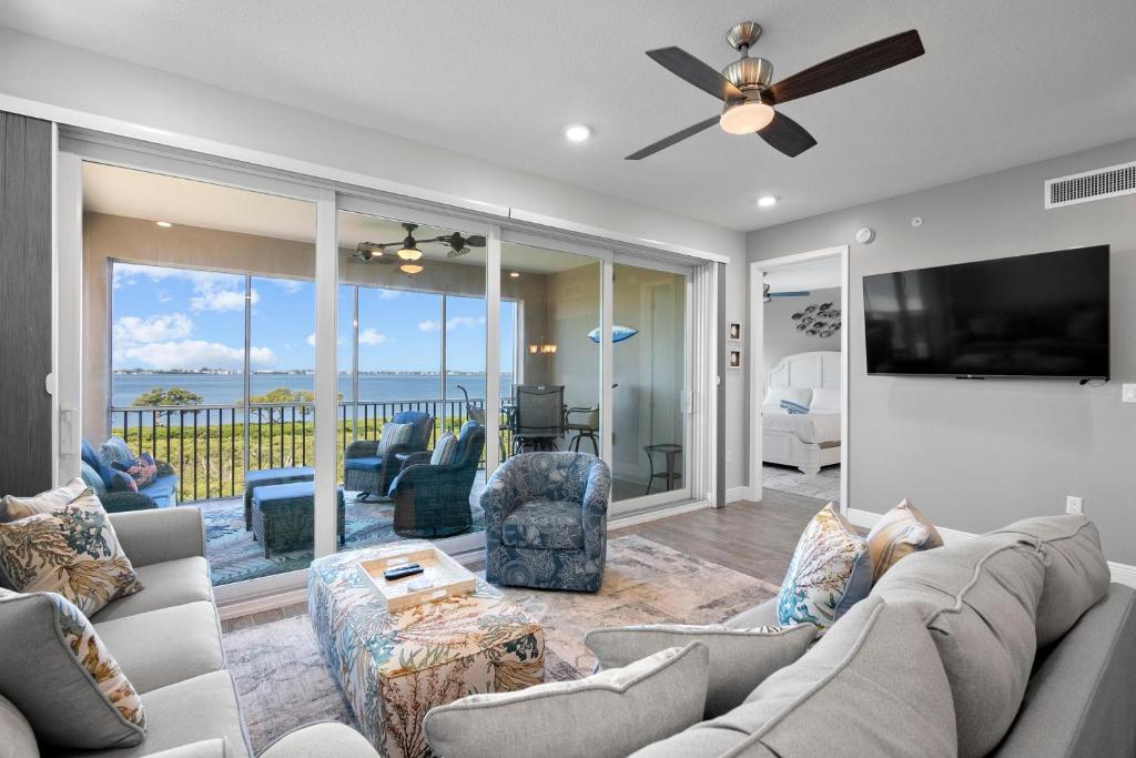 Sunset FantaSea at One Particular Harbour 380-202, Bradenton