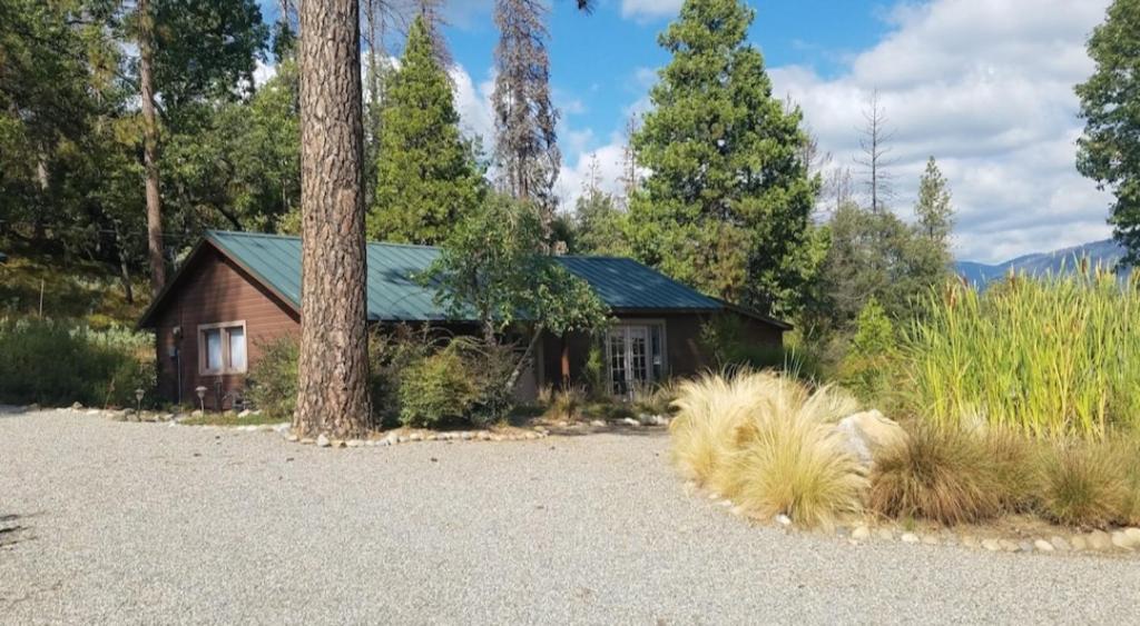 1948 Cottage with today's amenities, Bass Lake Annex