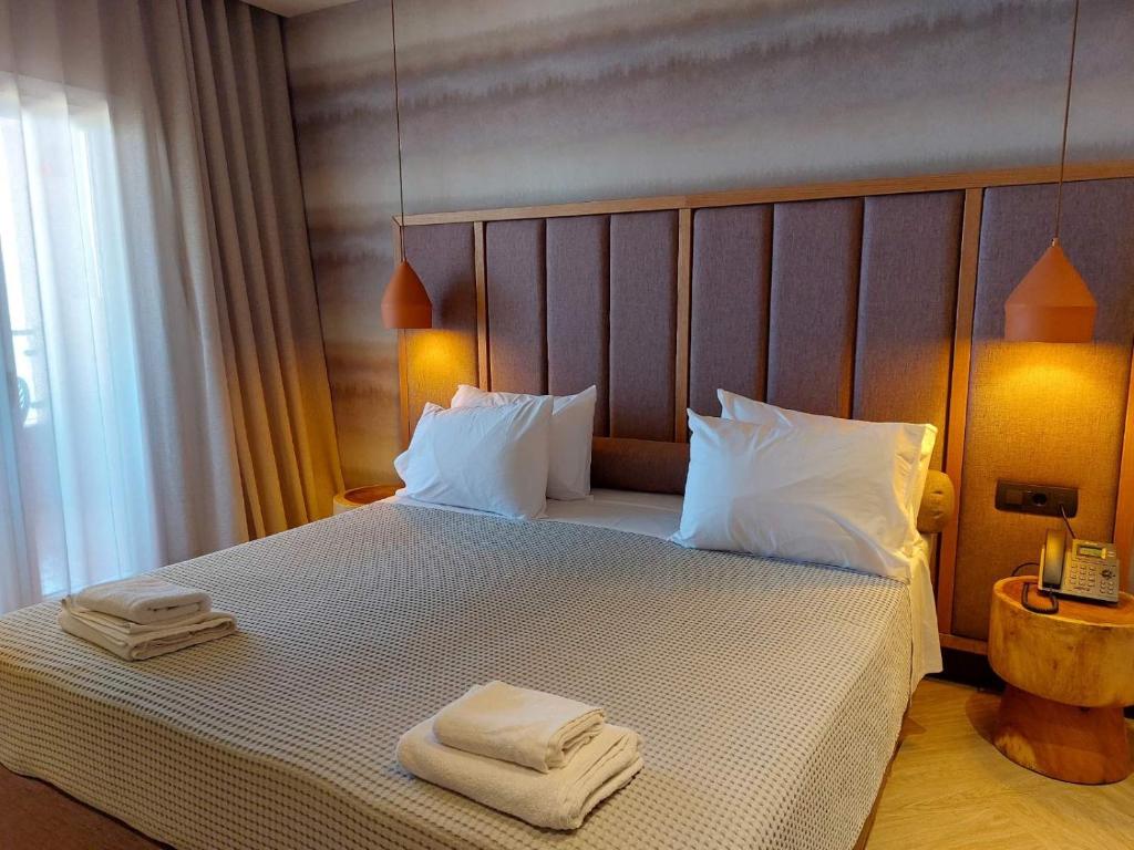 Hotel Coral — Hotel rooms in Roda, Ionian Islands