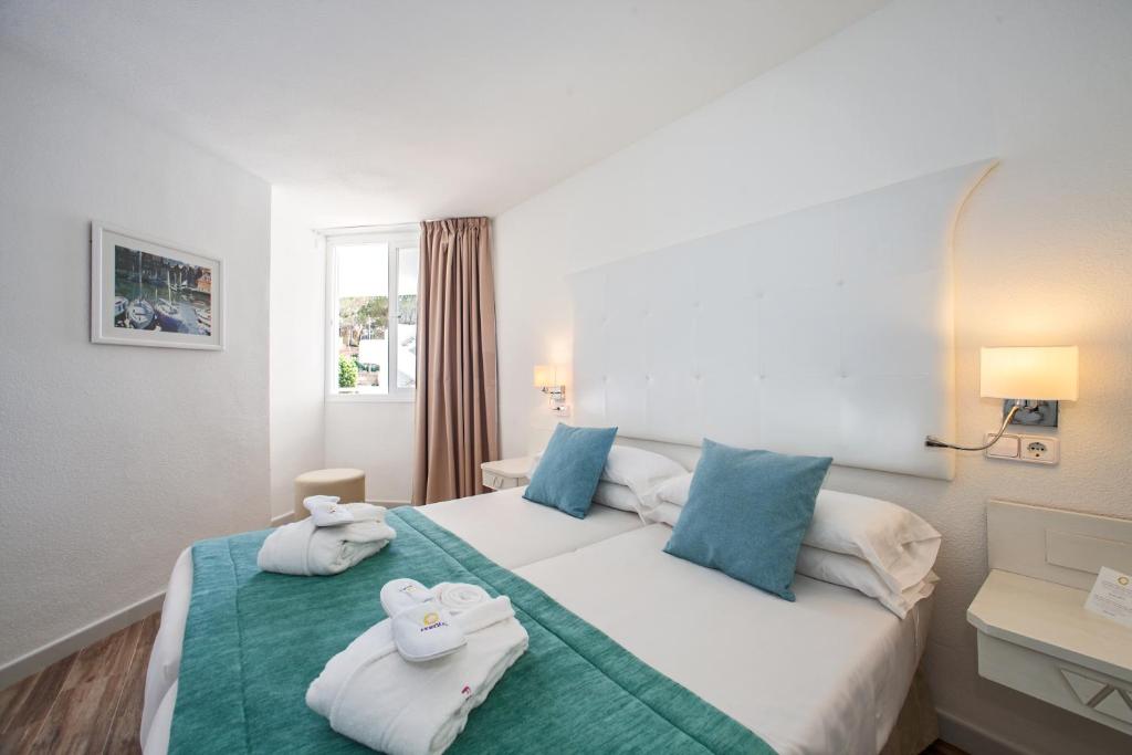 FERGUS Style Cala Blanca Suites — Hotel rooms in Santa Ponca, Balearic Islands