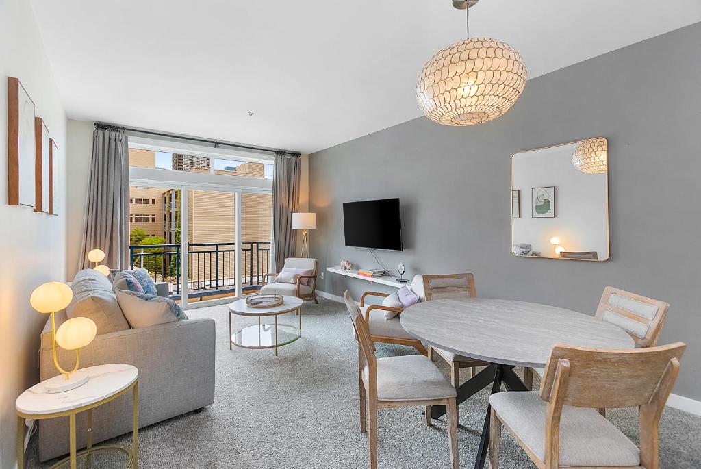 Belltown Perch, explore like a local 99 Walkscore, Seattle