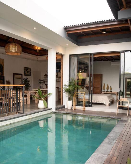 Villa Devine, Dalung