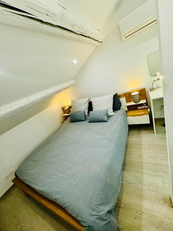 Loft Design Duplex 2 Chambres Terrasse 20 m2 Climatisation momentanément en panne - 3