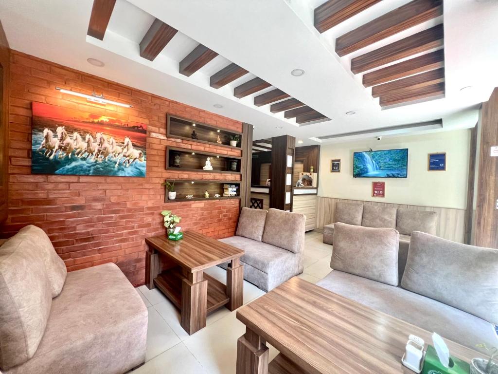 4. 사트카 부티크 ..