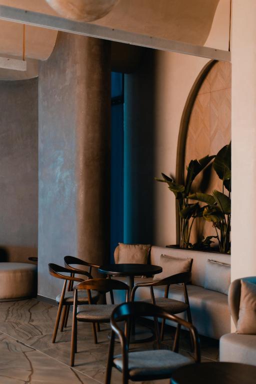 Royal-G Deluxe Hotel — Restaurant & bars in Golem, Tirane