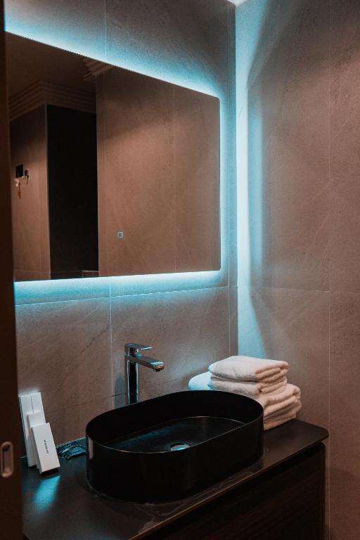Royal-G Deluxe Hotel — Hotel rooms in Golem, Tirane