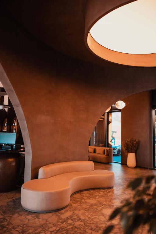 Royal-G Deluxe Hotel — Restaurant & bars in Golem, Tirane