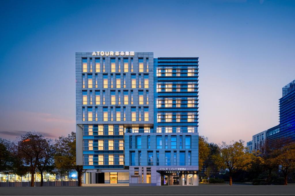 Atour Light Hotel Shanghai Daning International Shibei High-tech Park, Shanghai