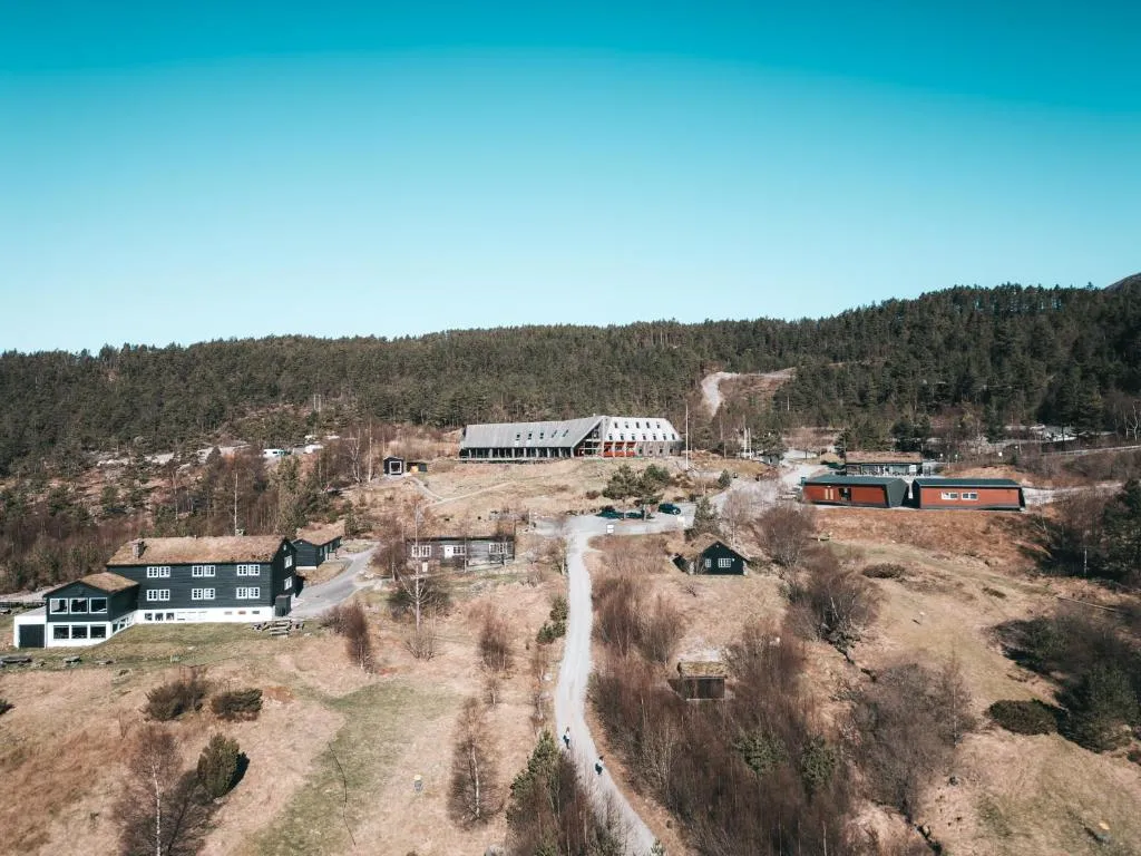 Preikestolen Hotel & BaseCamp, hotel in Jørpeland