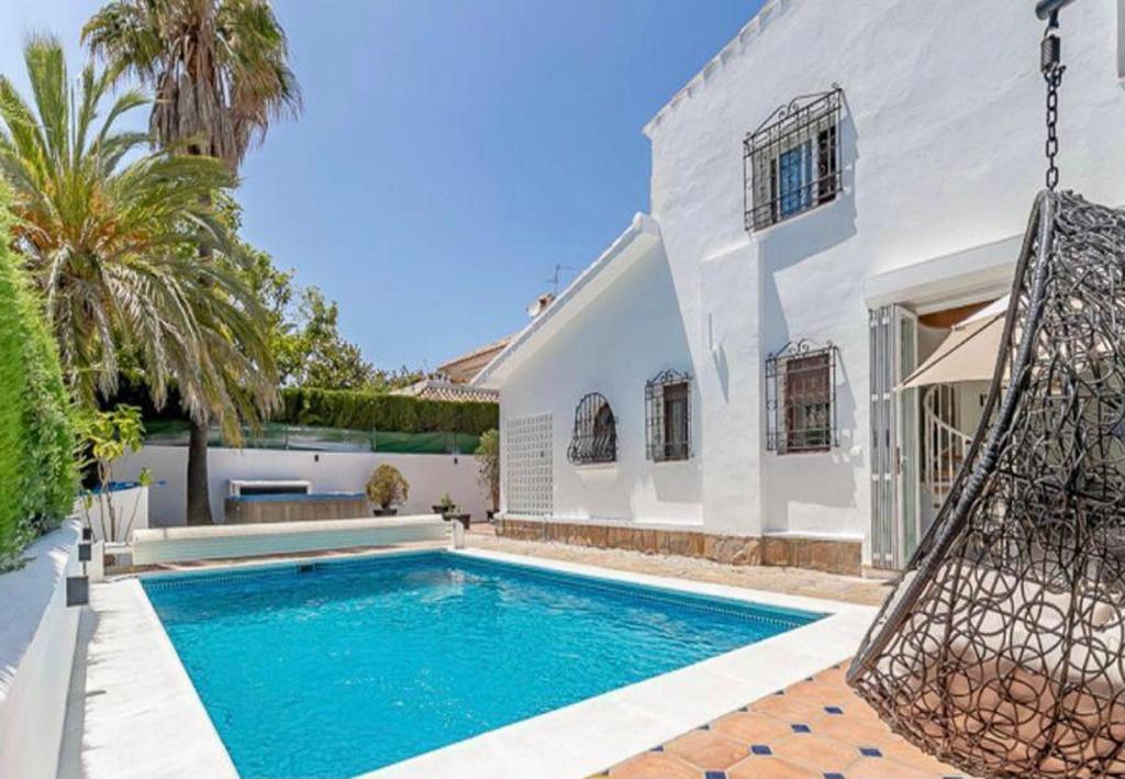 GRR - Elegant Villa with Exclusive Private Pool, Marbella