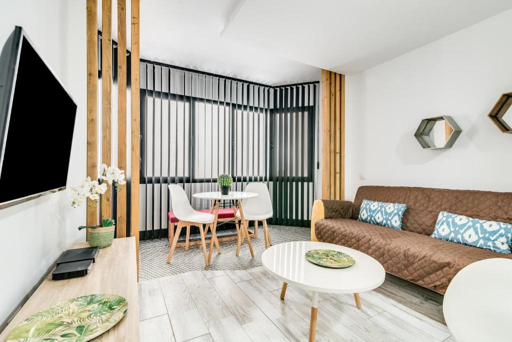 Home2Book Cozy Escape near Las Canteras Beach - 1