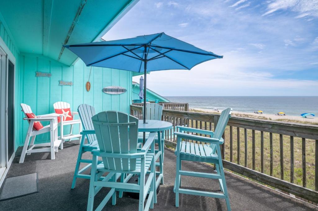 Oceanfront with Pool - Winds VI, Carolina Beach