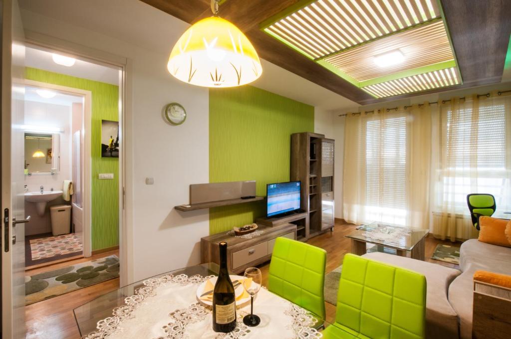 Belville Twin Apartments - 1