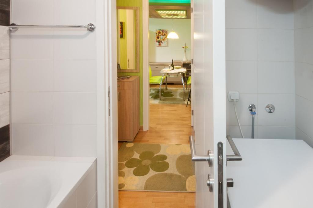 Belville Twin Apartments - 5