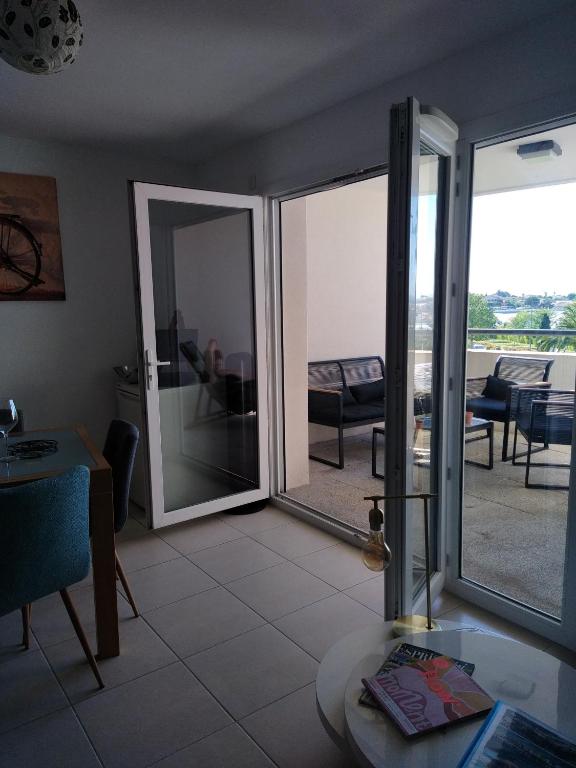 studio rdc avec terrasse et parking privé - 5